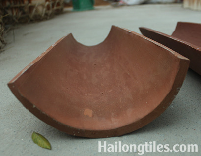 ứng dụng ngói địa trung hải trang trí sân vườn