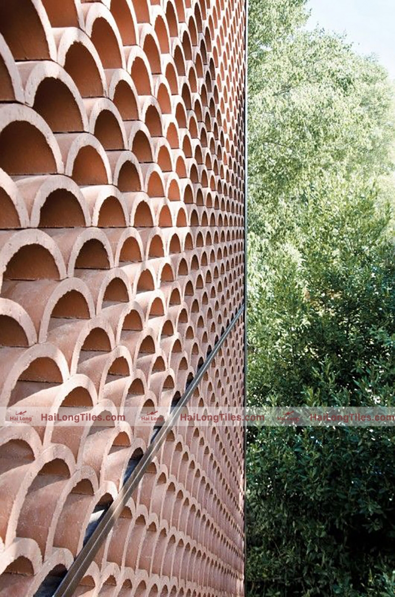ngói mediteriano ứng dụng làm tường thông gió thay thế gạch