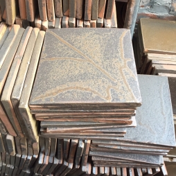 gạch cổ Bát Tràng men vàng gấm