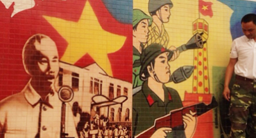 Tranh ghép chủ đề Cách mạng Việt Nam - Doanh trại Tăng Thiết Giáp