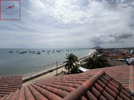 Ngói Địa Trung Hải tone trầm ứng dụng biệt thự ven biển 01