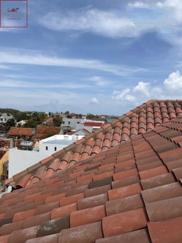 Ngói Địa Trung Hải tone trầm ứng dụng biệt thự ven biển 01