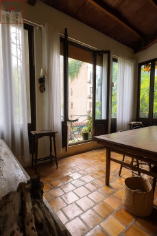 Gạch men cổ hoàng thổ - Cải tạo kiến trúc biệt thự cổ tại Hà Nội