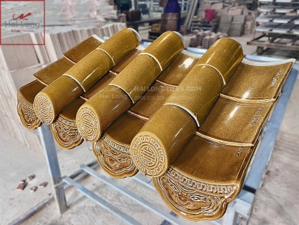 Ngói lưu ly màu vàng