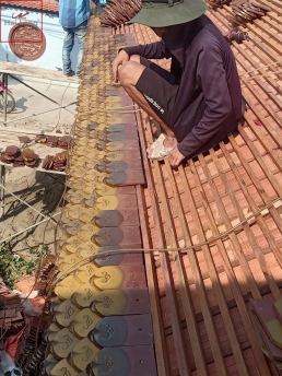Ngói hài cổ màu men Hoàng Thổ thi công thực tế 01