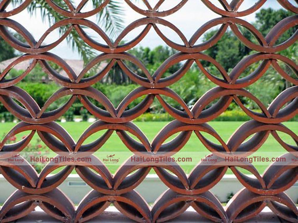 ứng dụng ngói địa trung hải trang trí sân vườn